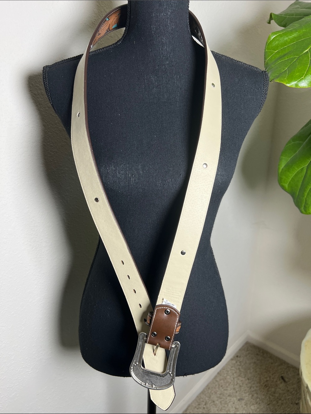 Western Cowgirl Women’s Vegan Leather Rhinestone Cutout Belt Silver Buckle 2X - Picture 4 of 13